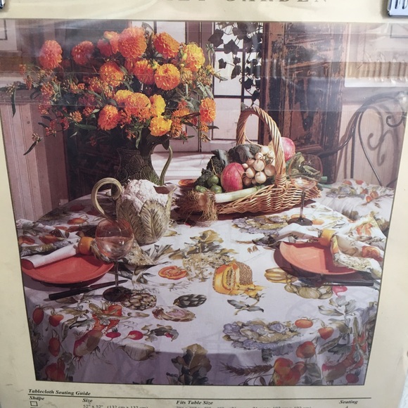 Vintage WC Designs garden oblong tablecloth - Picture 5 of 13